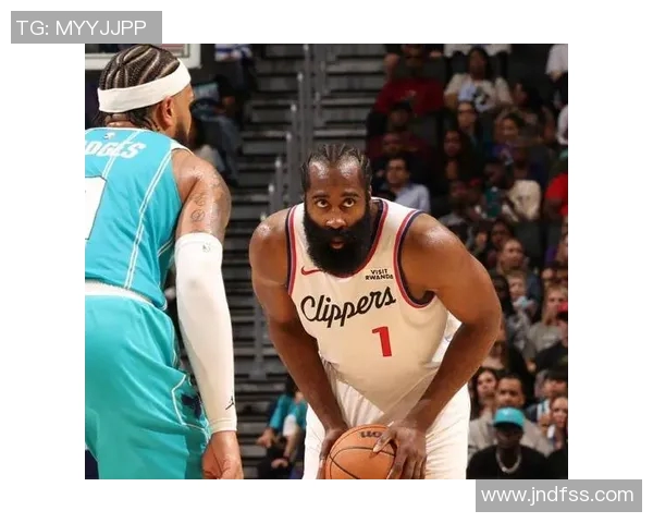 半场战报哈登火力全开贡献20分小卡紧随其后快船领先勇士3分